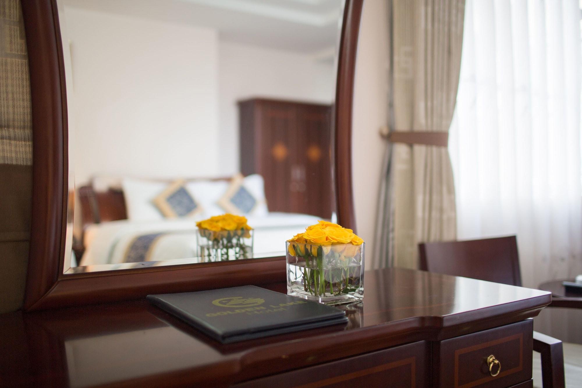 Lakeside Palace Hotel Hanoi Exterior photo