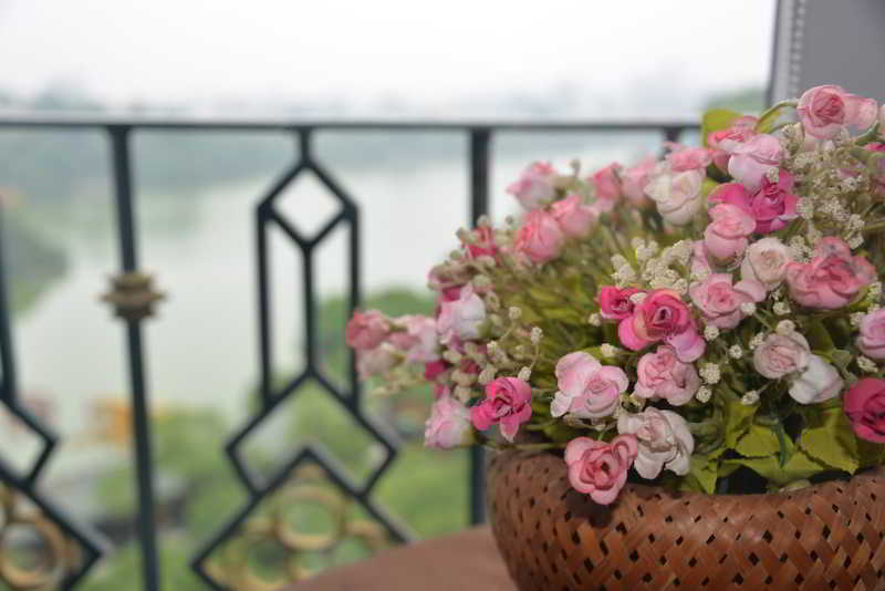 Lakeside Palace Hotel Hanoi Exterior photo