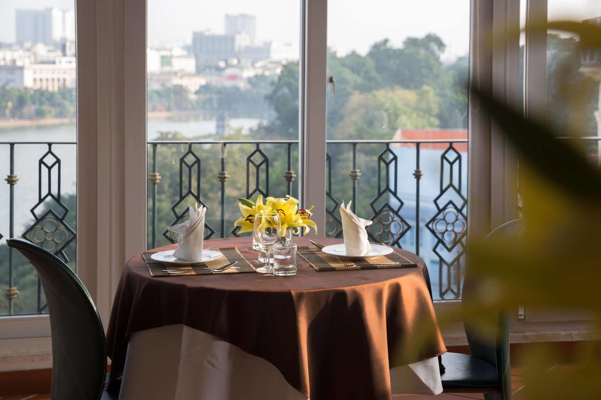 Lakeside Palace Hotel Hanoi Exterior photo