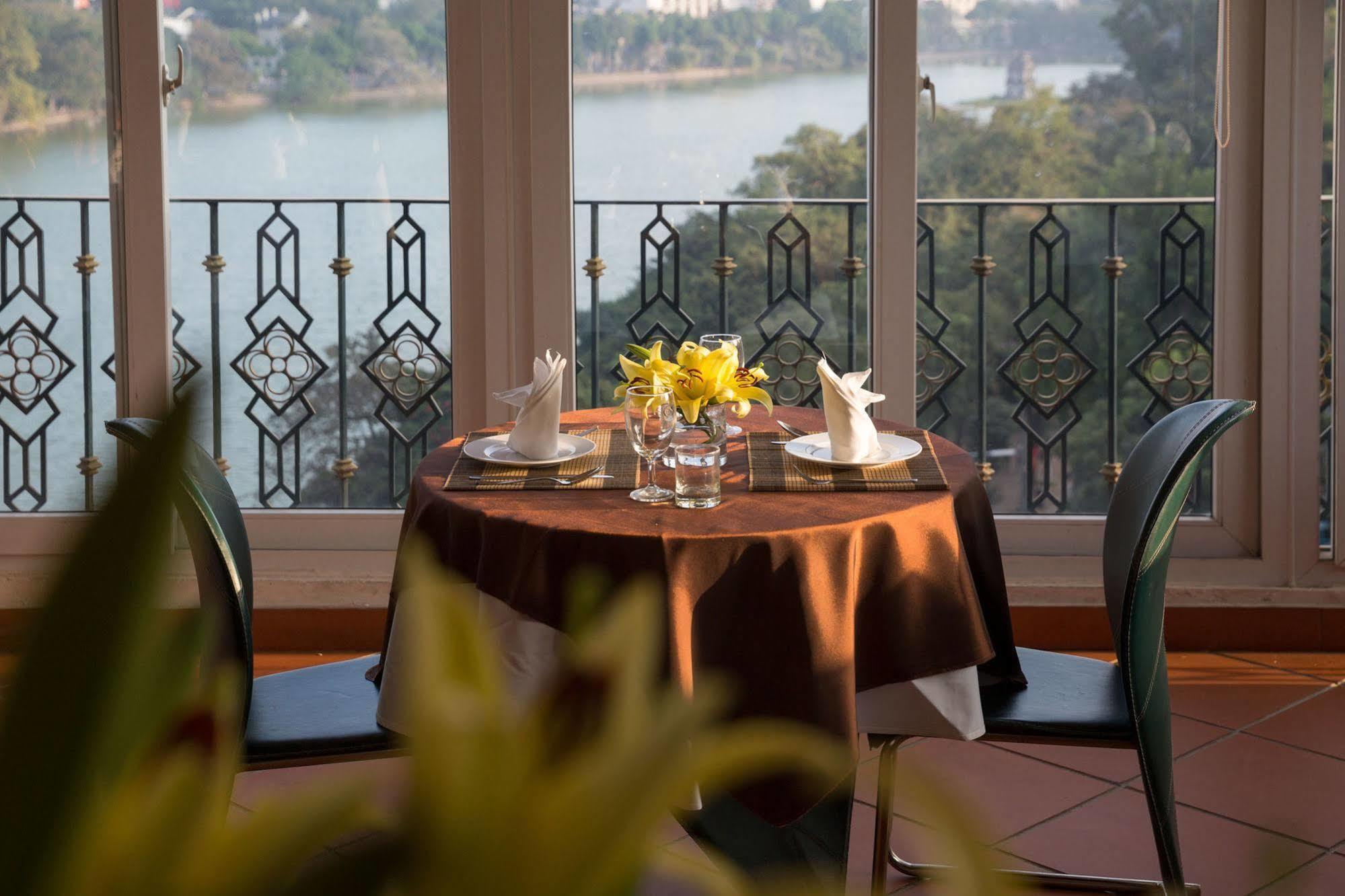 Lakeside Palace Hotel Hanoi Exterior photo